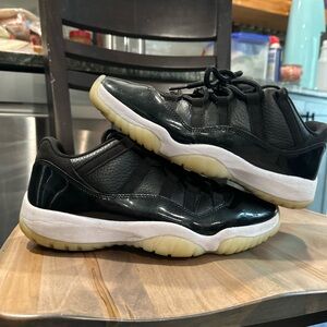 Nike Black and White Athletic Shoes